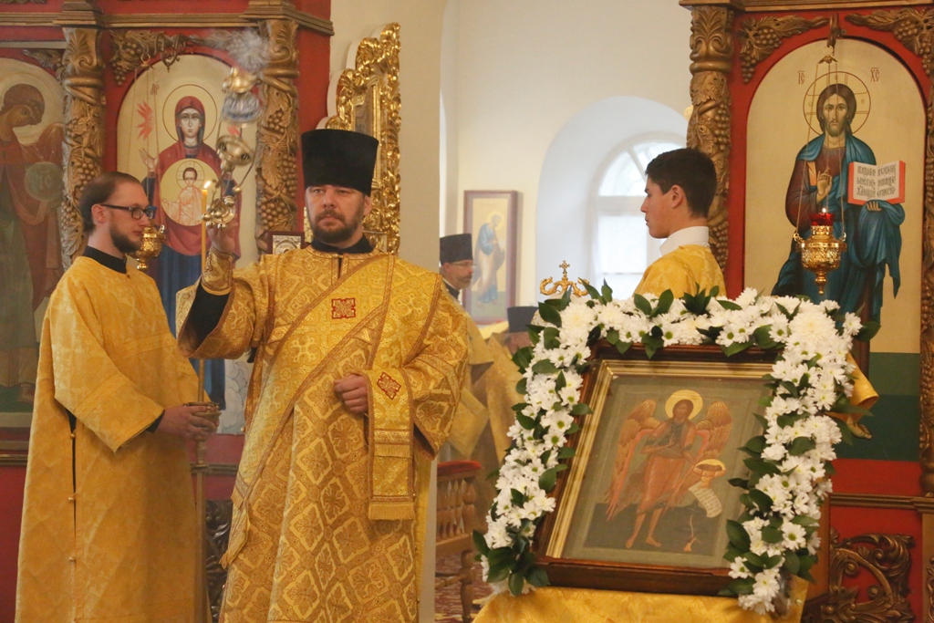 Служение трех архиереев в Свято-Предтеченском храме при Саранской Духовной Семинарии